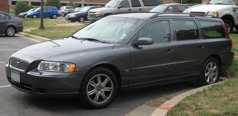 Illustration for article titled Generation Gap: FWD Volvo Wagons Edition